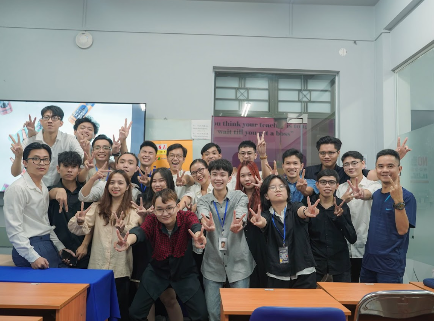 Người không giỏi tự nhiên nên ưu tiên ngành Công nghệ tài chính nếu mạnh về kinh doanh và phân tích